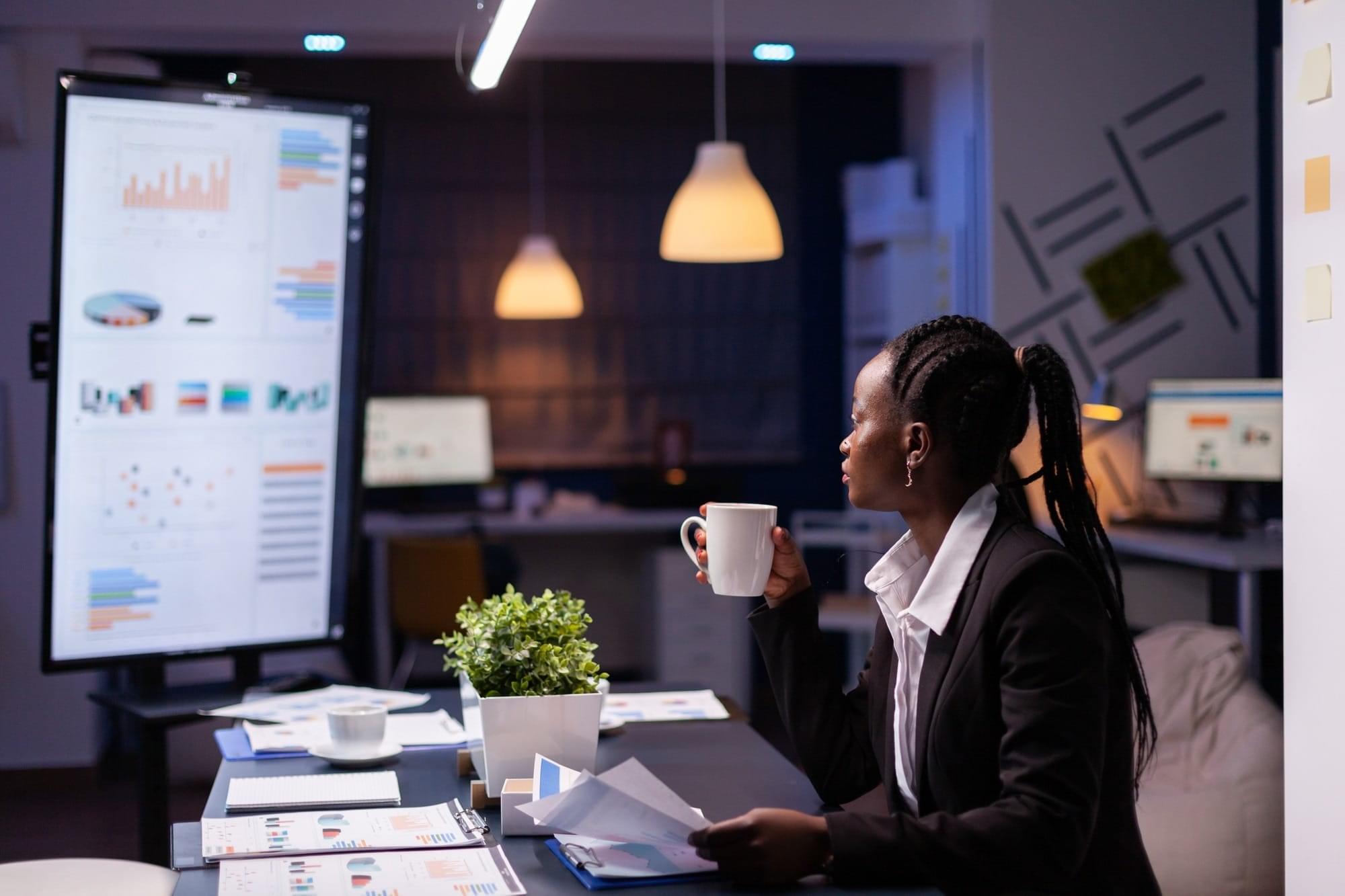 <strong> Navigate </strong> the Market with Precision <strong>Track Realties' </strong> Smart Solutions